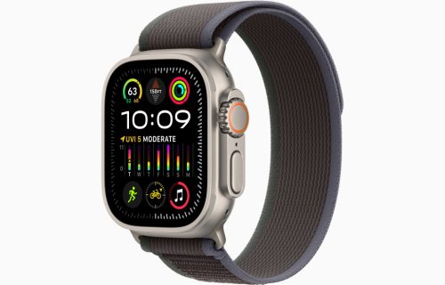 Apple Watch Ultra 2 GPS + Cellular, 49 mm-es titántok, kék-fekete Terep pánt – S/M